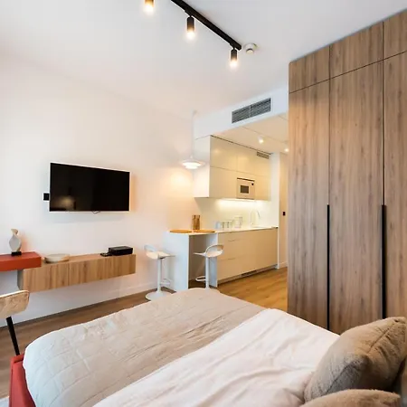 11th Floor Voguish By Bookinghost Varšava