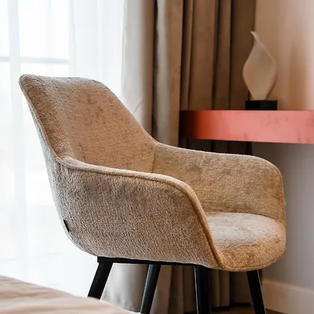 11th Floor Voguish By Bookinghost